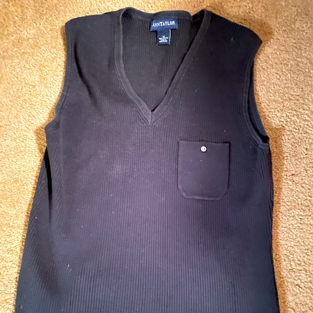 Ann Taylor sweater vest with front pocket